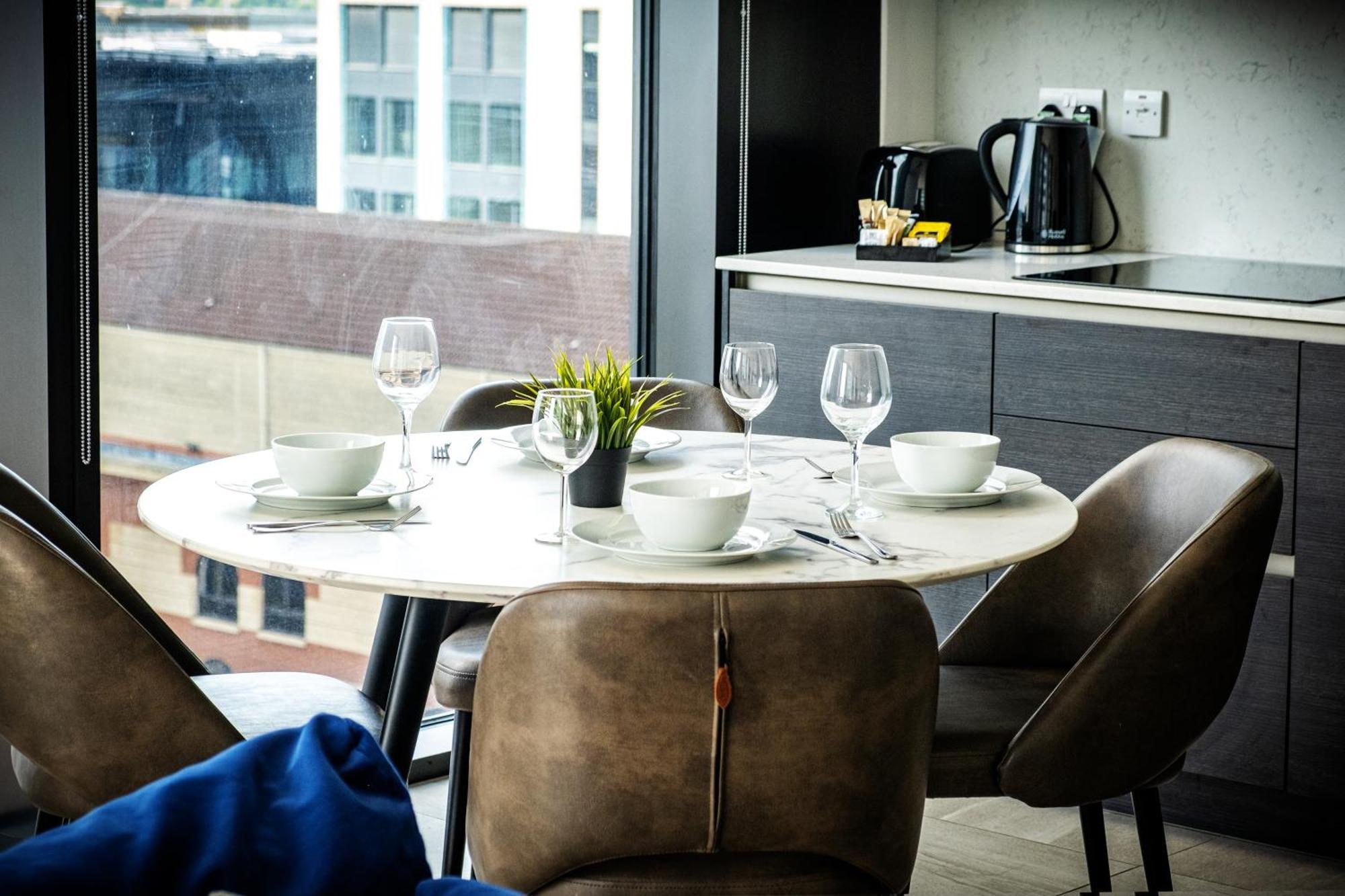 Mercian Luxury Serviced Apartments- Birmingham City Centre - Your Perfect Stay - Gym Rooftop Terrace Cinema Room 외부 사진