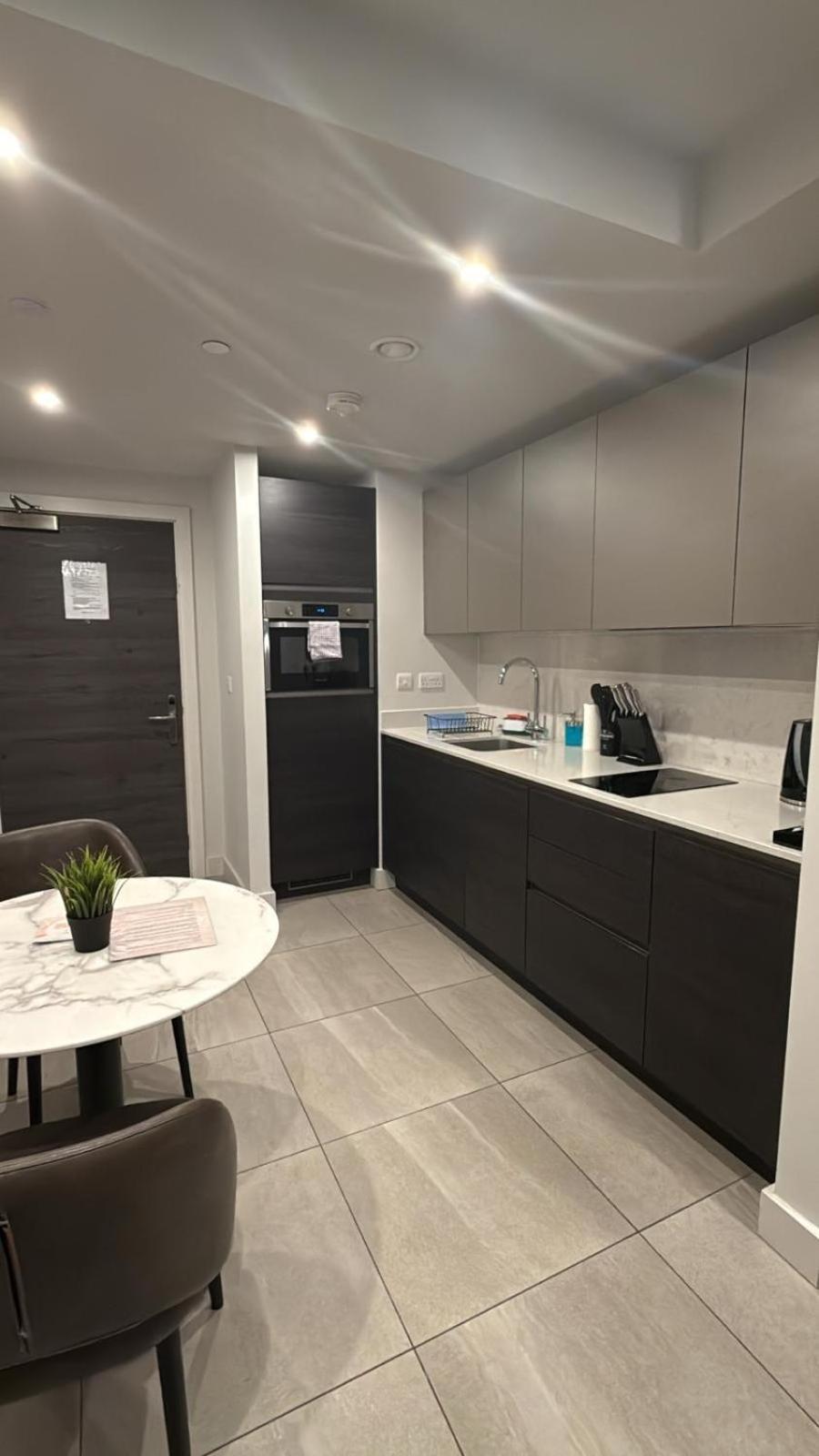 Mercian Luxury Serviced Apartments- Birmingham City Centre - Your Perfect Stay - Gym Rooftop Terrace Cinema Room 외부 사진